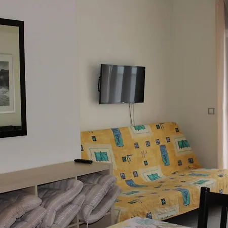 דירה Beautiful With Big Terrace And Parking *
